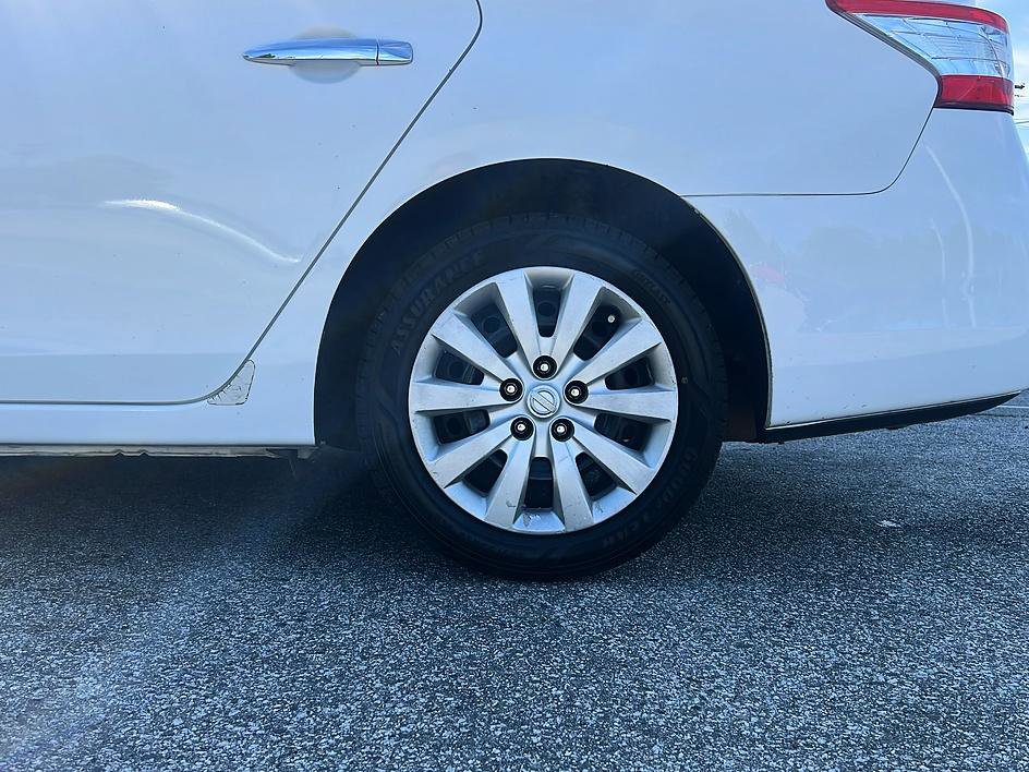 Used 2015 Nissan Sentra SV FWD image 19