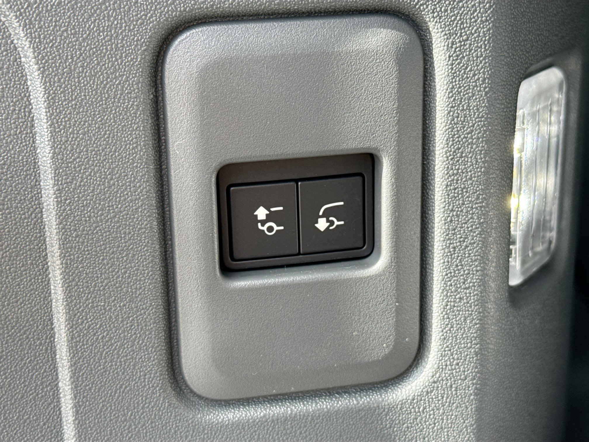 New 2026 Land Rover Defender 110 X-Dynamic SE image 13