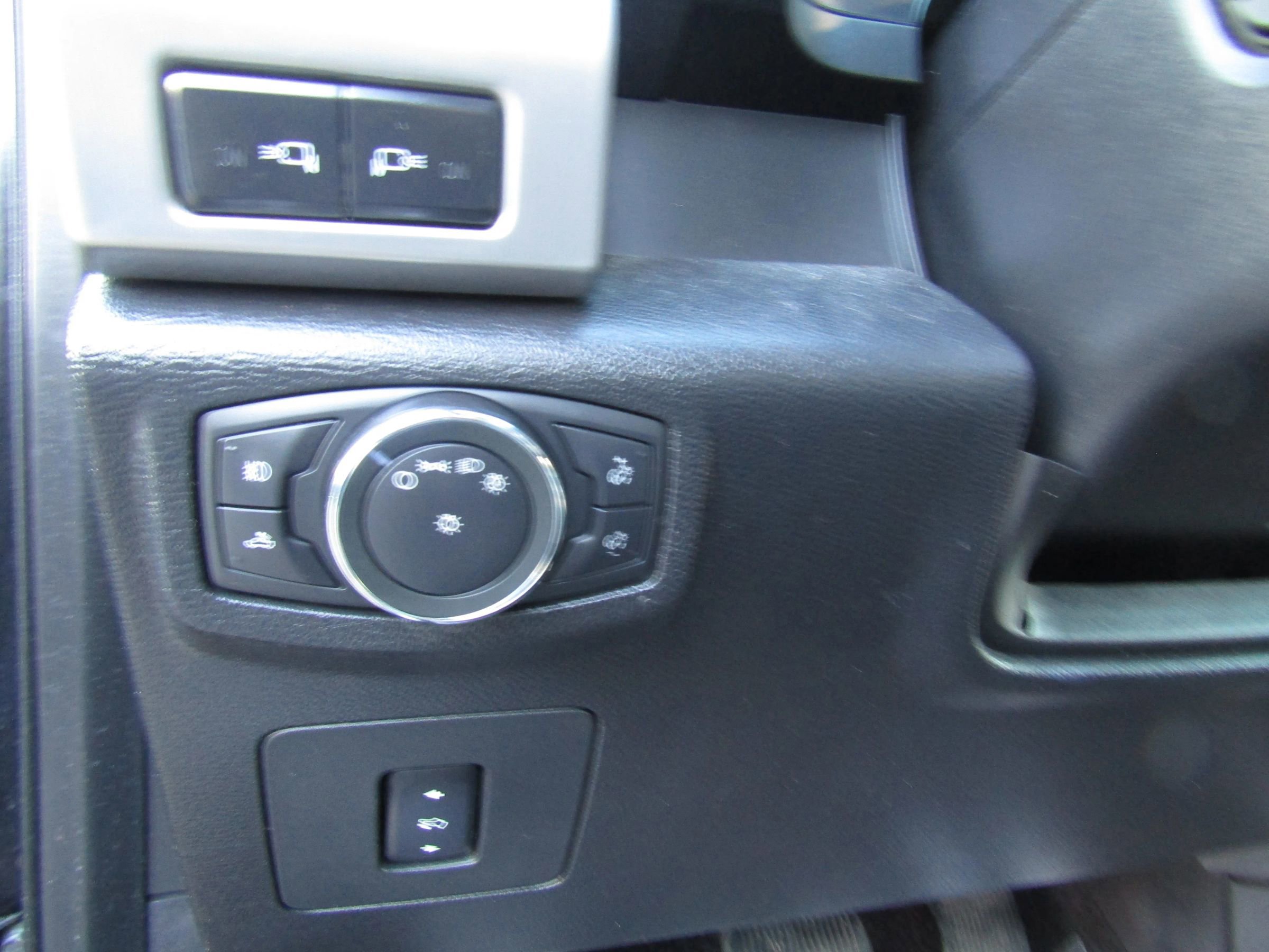 Used 2015 Ford F150 Platinum w/ Equipment Group 701A Luxury image 28