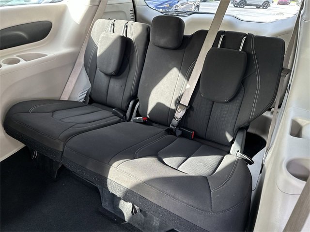 Used 2022 Chrysler Voyager LX image 27