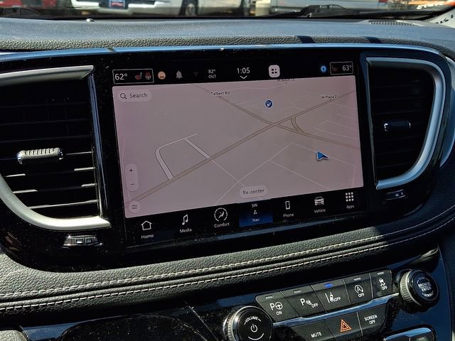 Used 2022 Chrysler Pacifica Touring-L w/ Uconnect Theater Family Group AWD/4WD image 15
