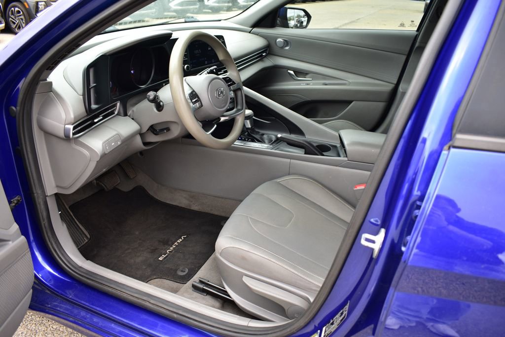 Used 2022 Hyundai Elantra SEL FWD image 12