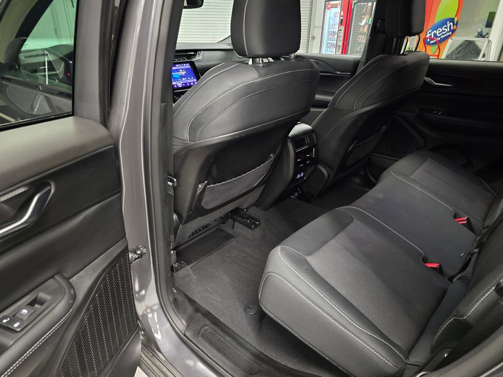 Certified 2024 Jeep Grand Cherokee Laredo w/ Luxury Tech Group I AWD/4WD image 28
