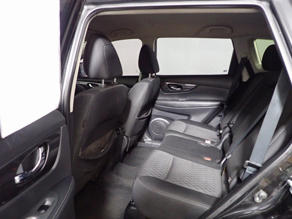 Used 2020 Nissan Rogue SV image 36