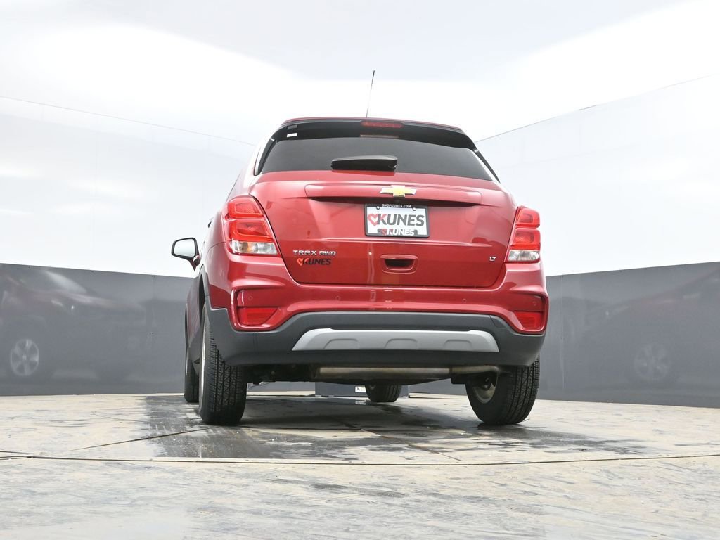 Used 2020 Chevrolet Trax LT w/ Sun & Sound Package image 36