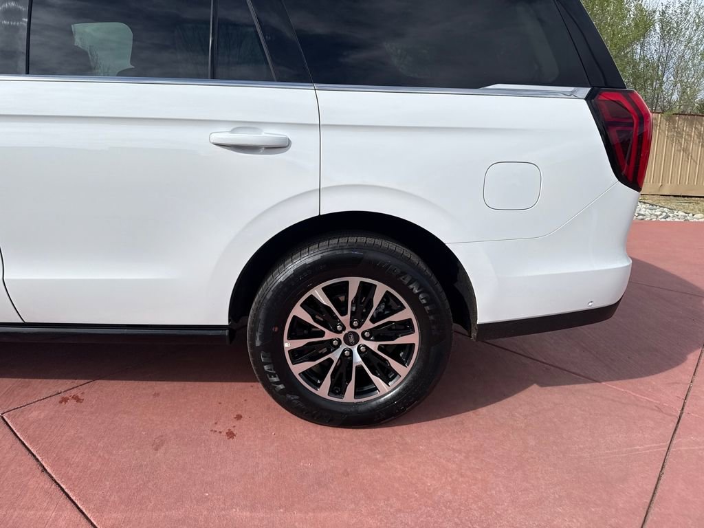 Certified 2025 Ford Expedition Platinum image 31