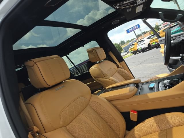 Used 2025 Jeep Grand Wagoneer Series III w/ Rear Seat Video Group 1 AWD/4WD image 39