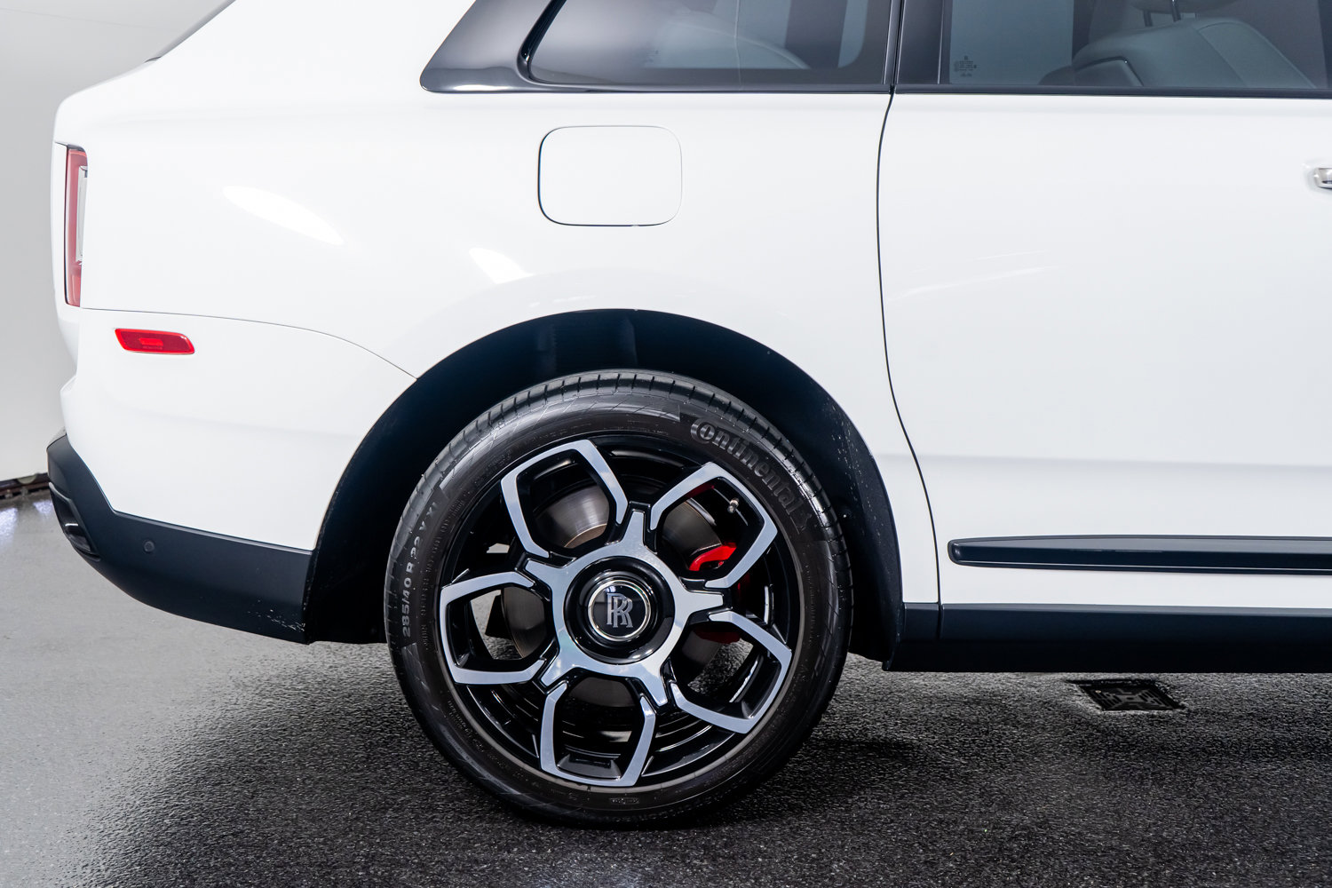 Used 2023 Rolls-Royce Cullinan Black Badge image 7