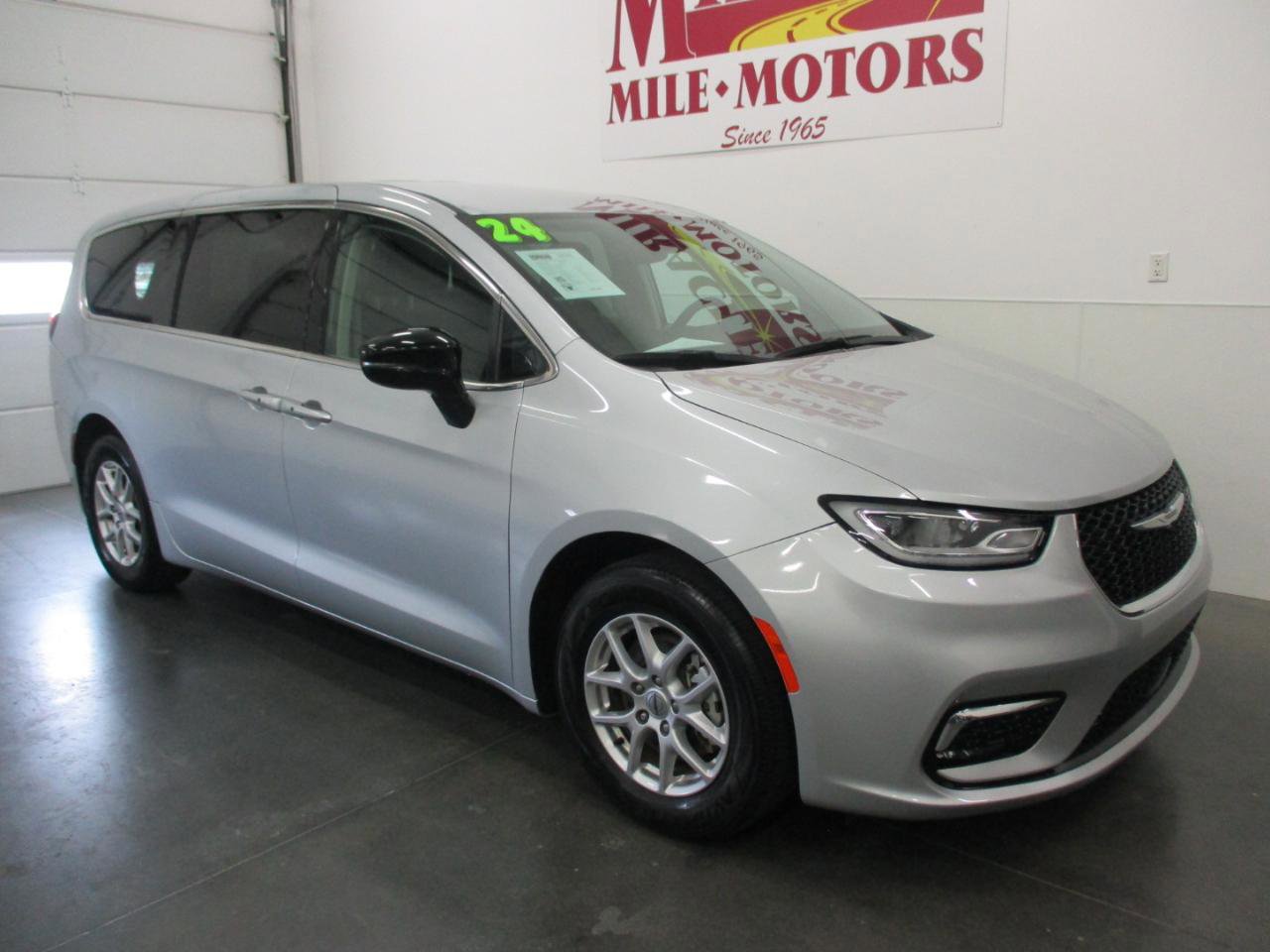 Used 2024 Chrysler Pacifica Touring-L