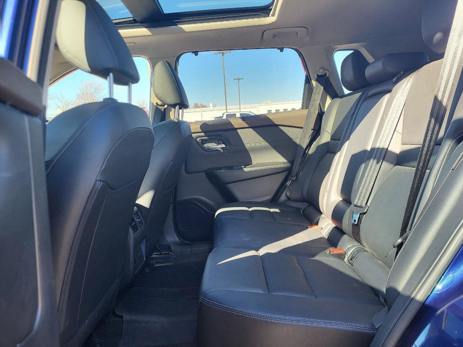 Used 2023 Nissan Rogue SL w/ SL Premium Package image 10