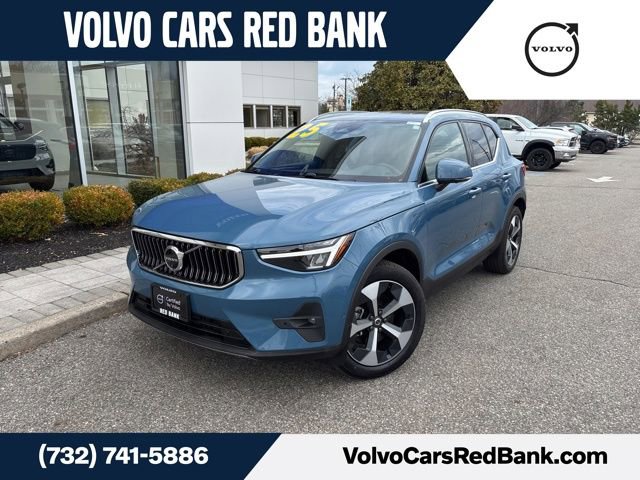 Used 2025 Volvo XC40 B5 Plus AWD/4WD image 1