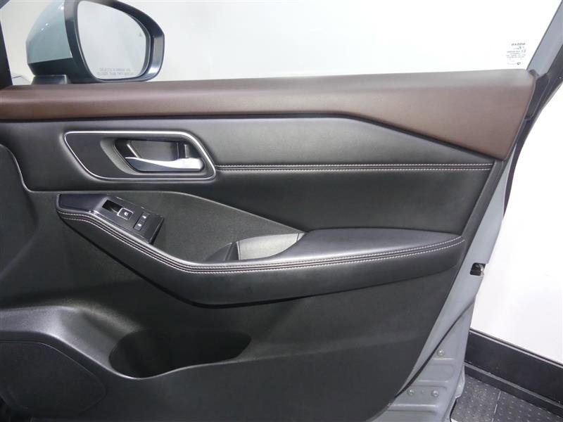 Used 2021 Nissan Rogue SL w/ Premium Package image 18