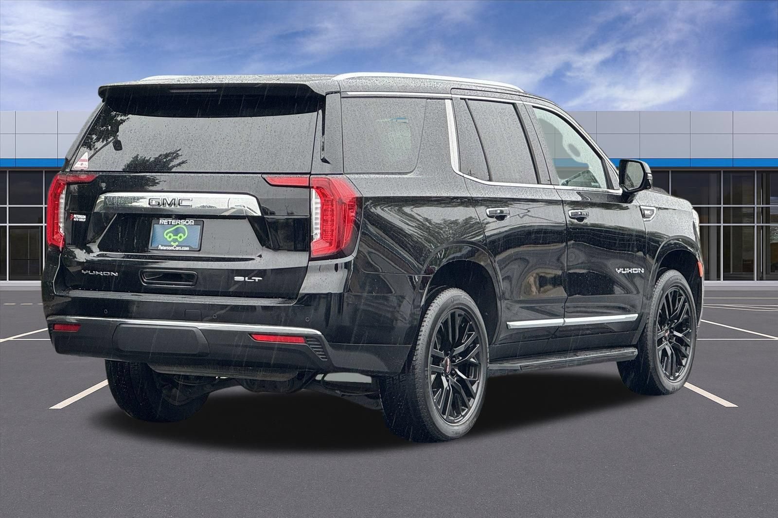 Certified 2022 GMC Yukon SLT w/ SLT Premium Package AWD/4WD image 4