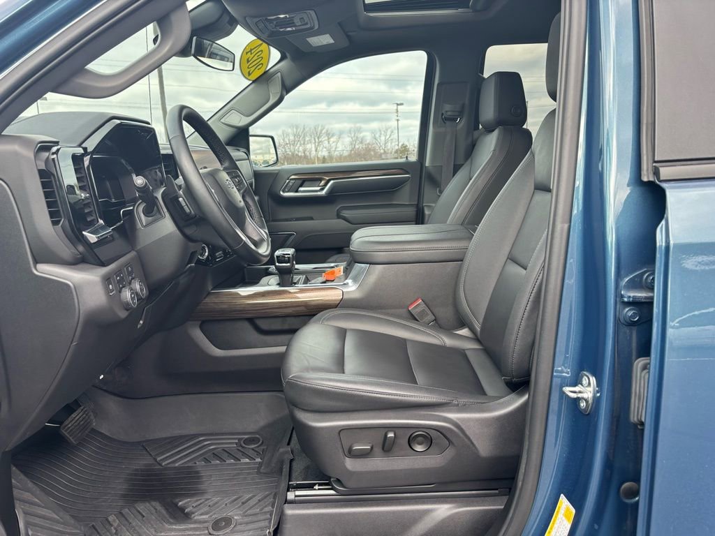 Used 2024 Chevrolet Silverado 1500 LT Trail Boss w/ Convenience Package II image 16