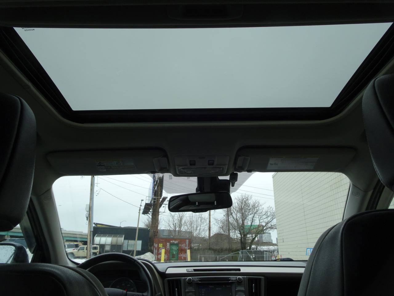 Used 2015 Toyota RAV4 Limited w/ Technology Package image 15