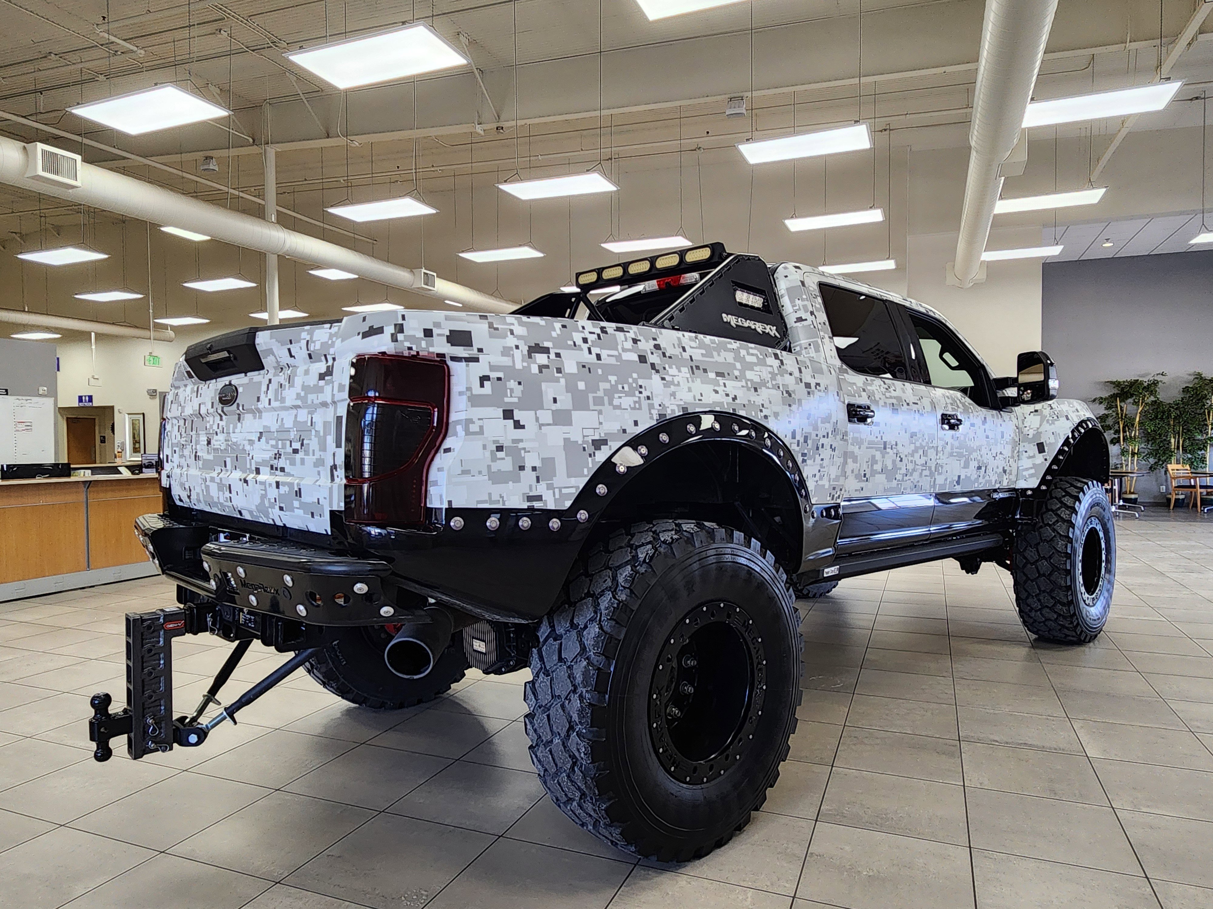 Used 2022 Ford F250 Lariat w/ Lariat Ultimate Package image 8