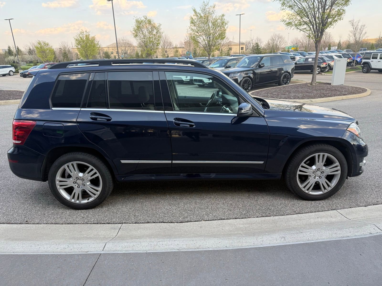 Used 2015 Mercedes-Benz GLK 350 4MATIC image 4