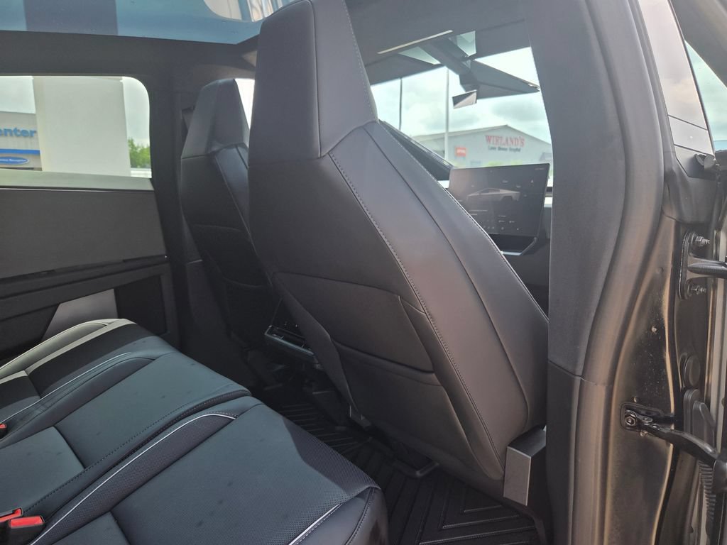 Used 2024 Tesla Cybertruck AWD Crew Cab image 31