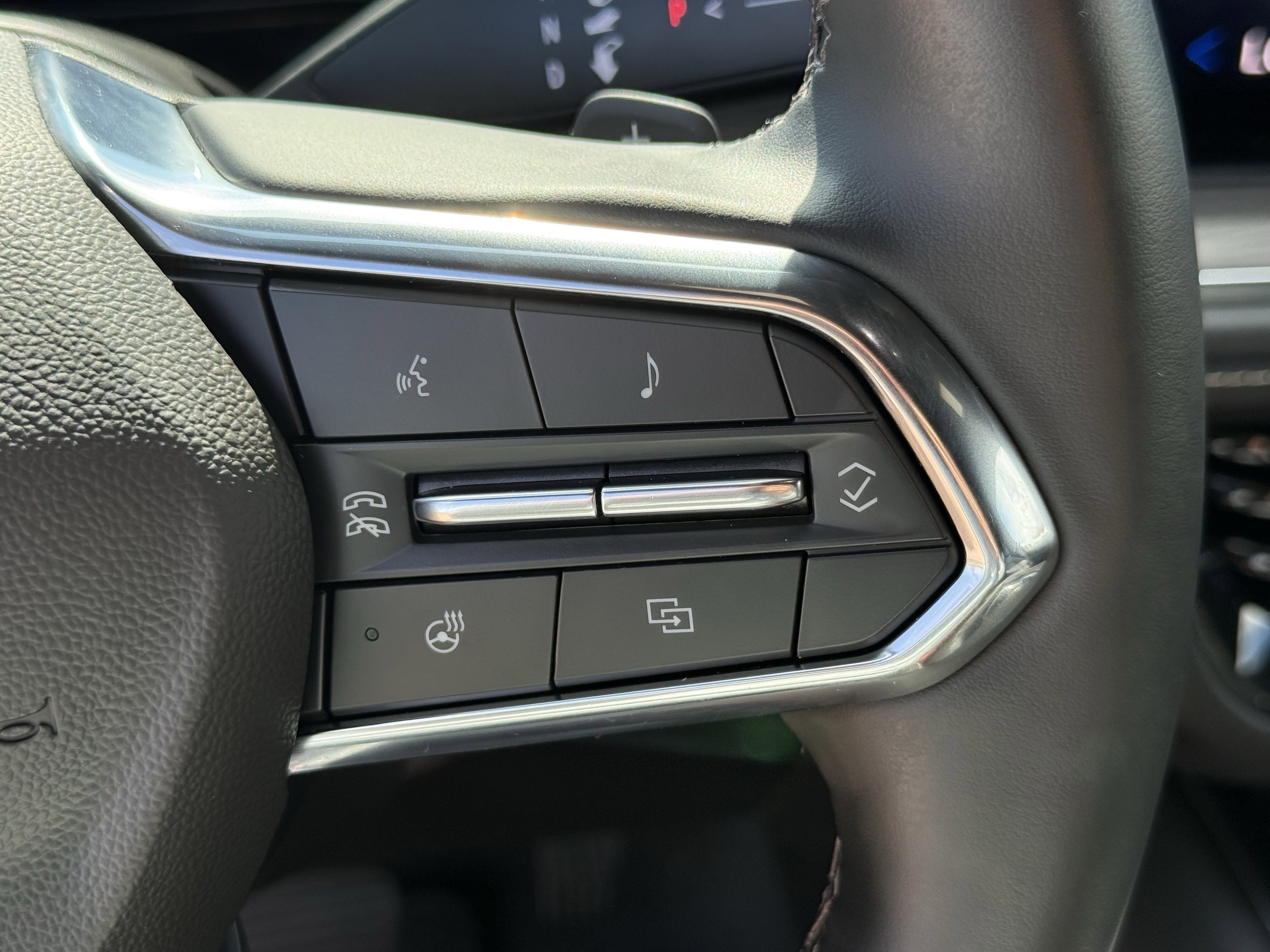 Used 2025 Chevrolet Suburban Premier image 17