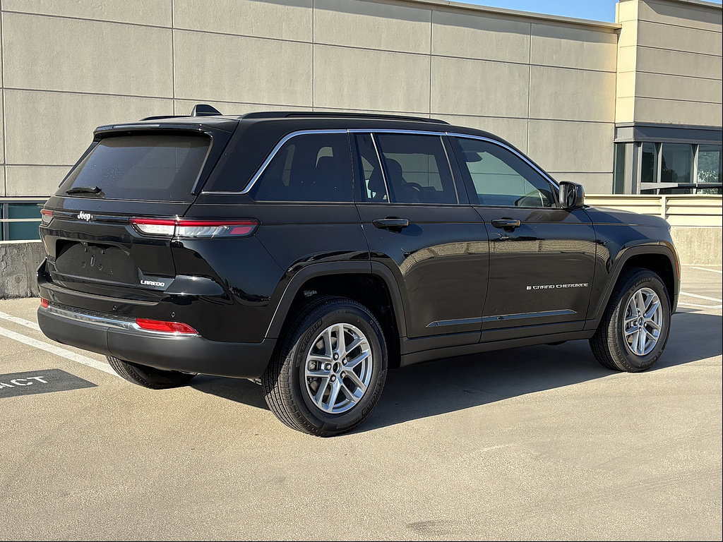New 2026 Jeep Grand Cherokee Laredo X RWD image 3