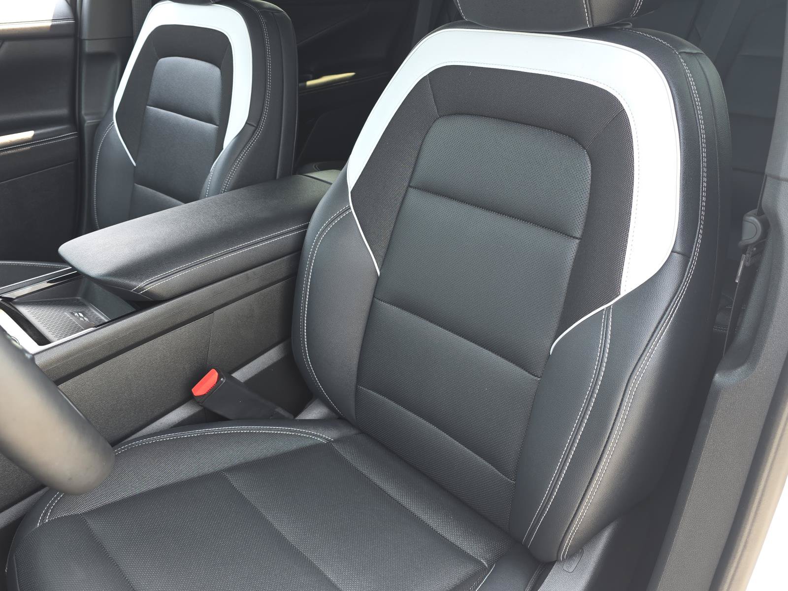 Used 2024 Chevrolet Blazer EV LT AWD/4WD image 13
