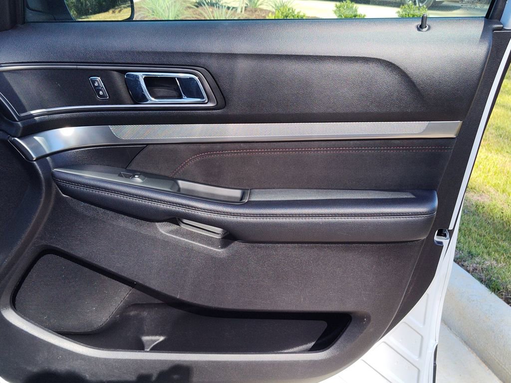 Used 2018 Ford Explorer XLT w/ Equipment Group 202A image 24