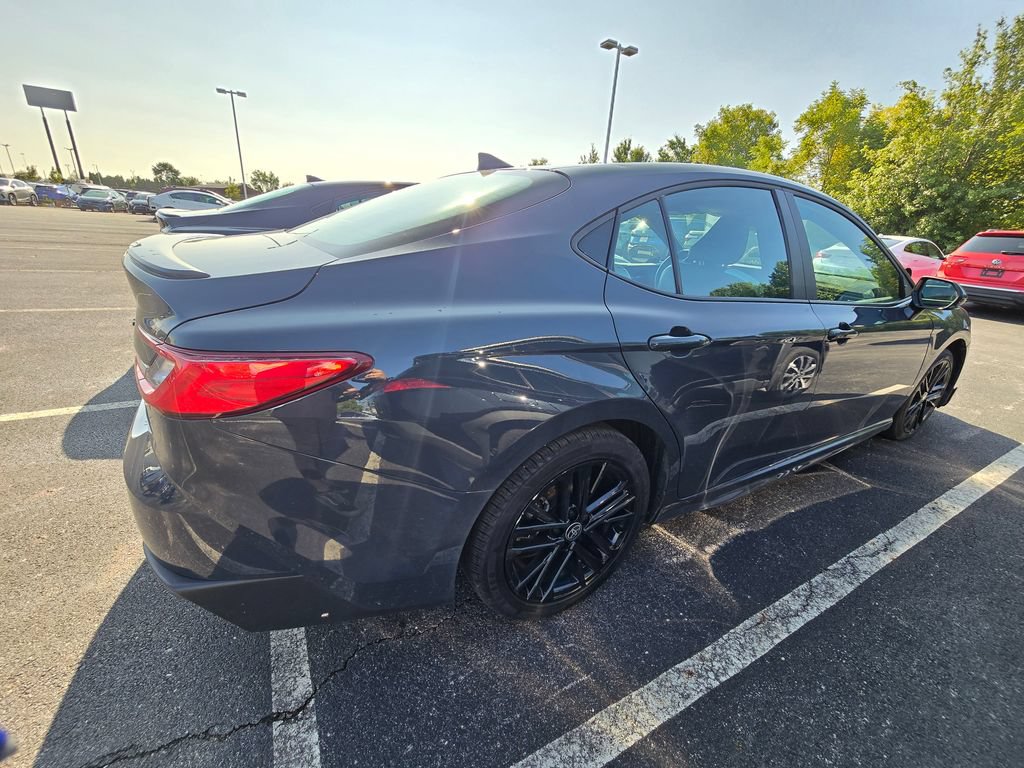 Used 2025 Toyota Camry SE FWD image 9