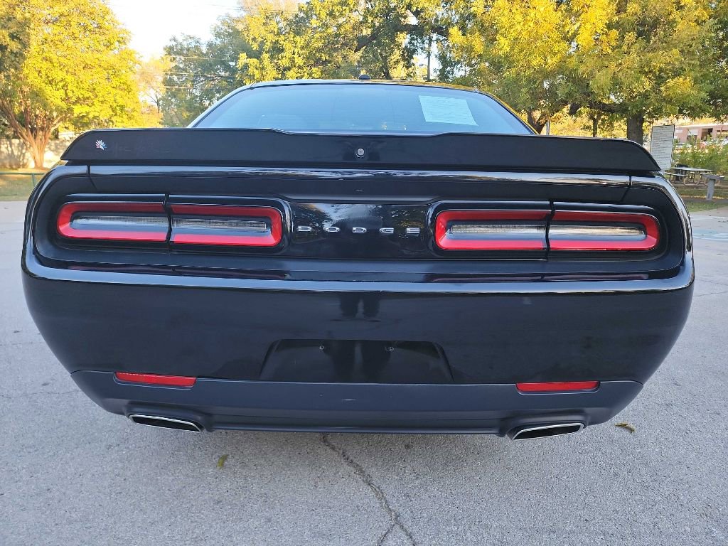 Used 2019 Dodge Challenger SXT image 6