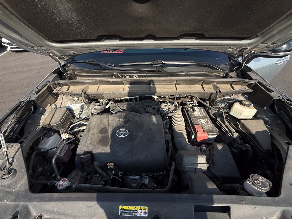 Used 2021 Toyota Highlander XSE FWD image 33