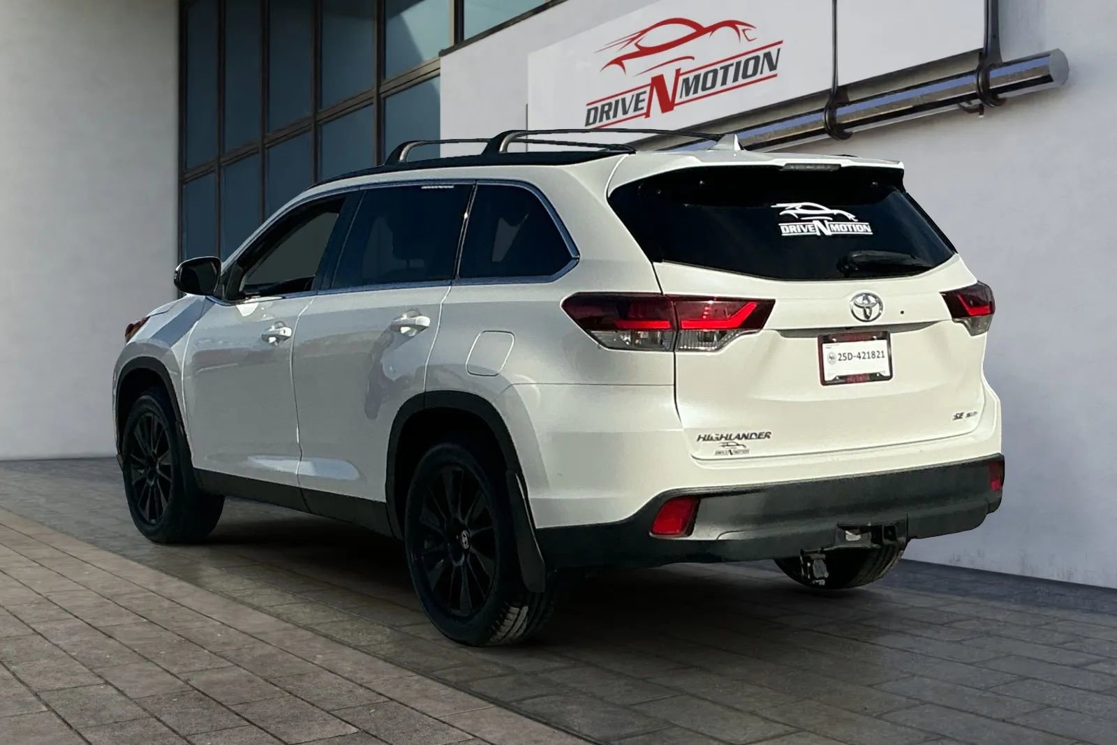 Used 2019 Toyota Highlander SE image 6