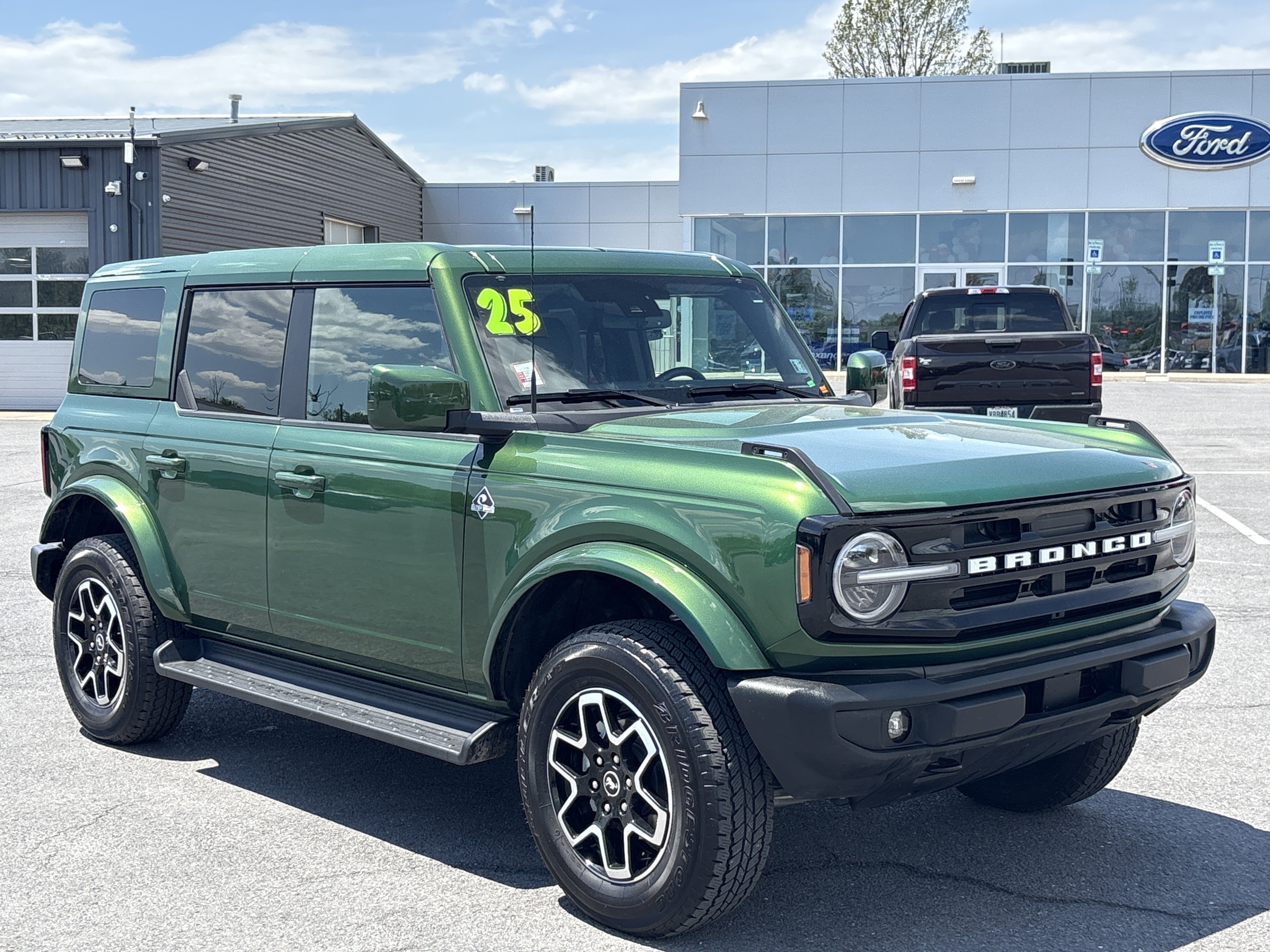 Certified 2025 Ford Bronco Outer Banks AWD/4WD video 1