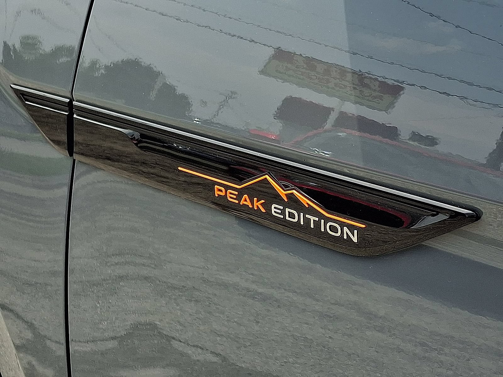 Used 2024 Volkswagen Atlas Peak Edition SE AWD/4WD image 32