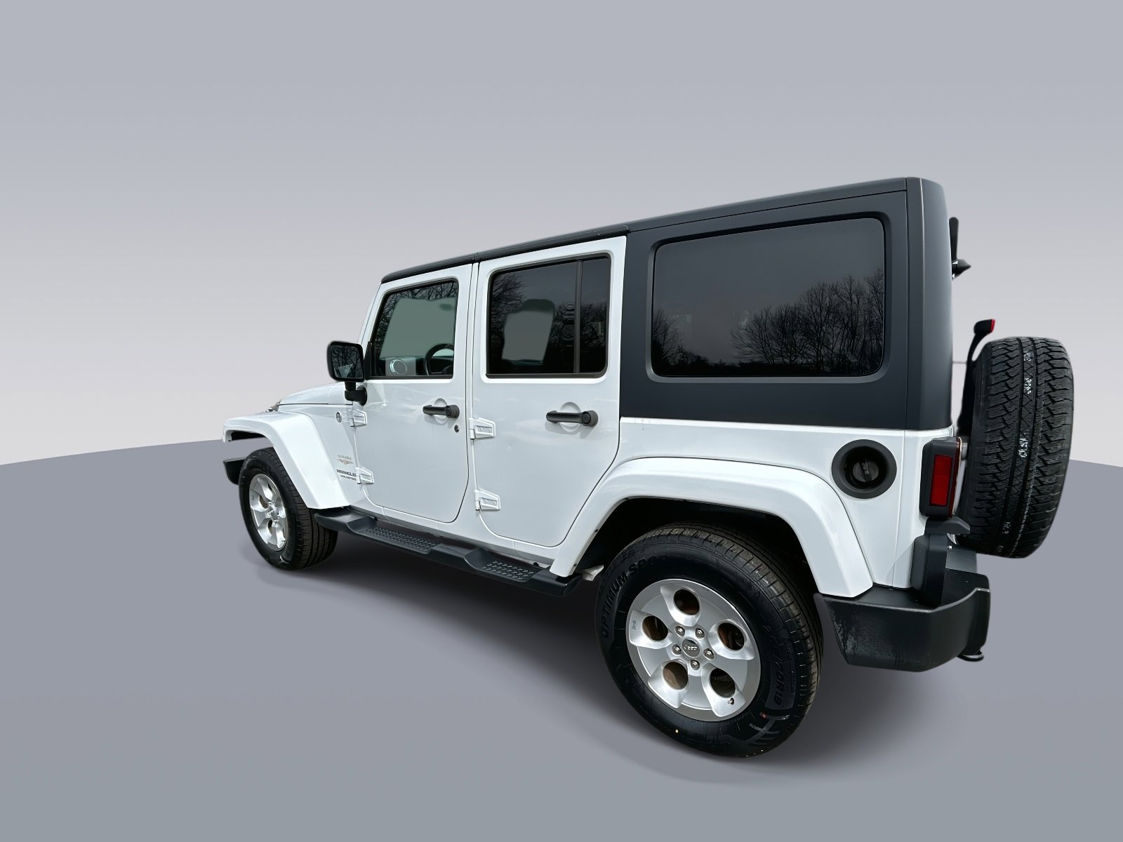 Used 2015 Jeep Wrangler Unlimited Sahara w/ Connectivity Group image 5