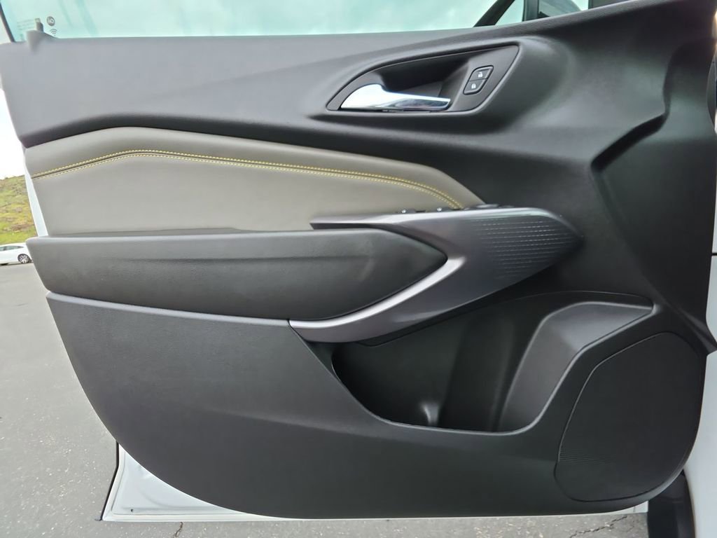 Used 2025 Chevrolet Trax ACTIV w/ Driver Confidence Package image 23