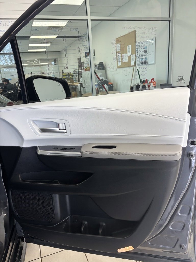 Used 2025 Toyota Sienna XLE image 22