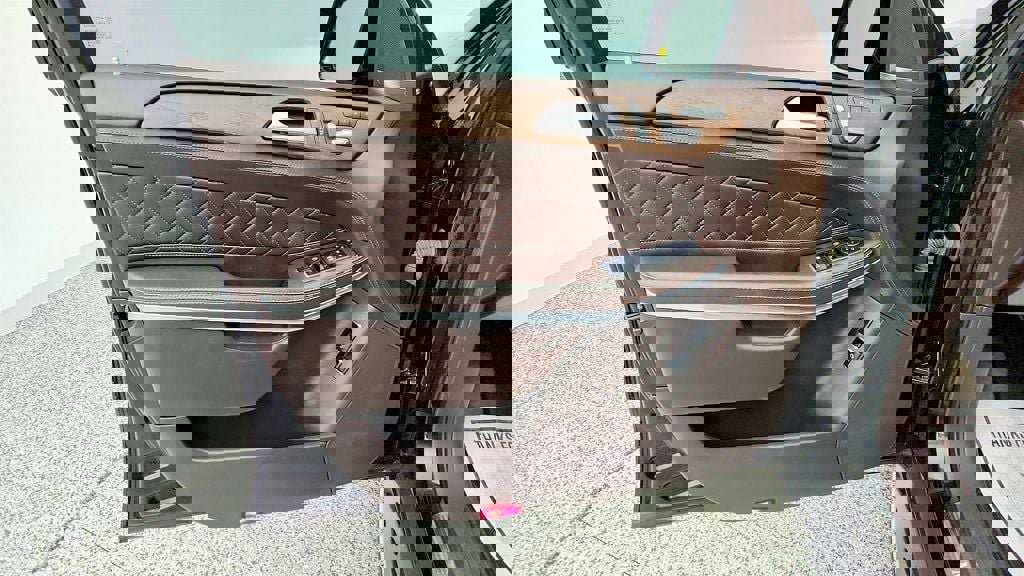 Used 2017 Mercedes-Benz GLS 550 4MATIC image 11