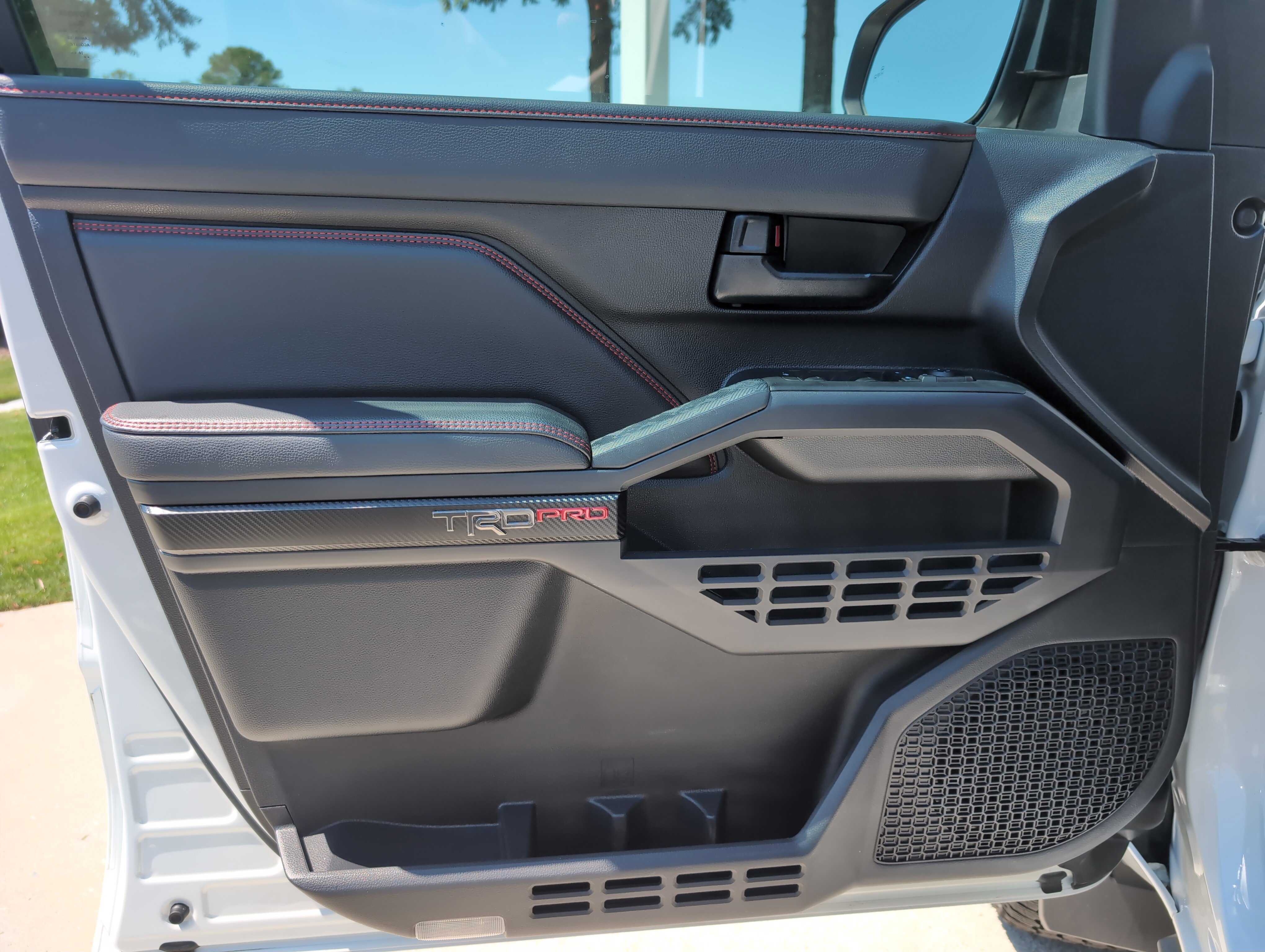 Certified 2025 Toyota Tacoma TRD Pro w/ Tow Tech Package AWD/4WD image 13