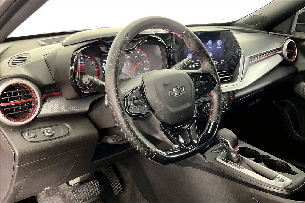 Used 2025 Chevrolet Trax RS w/ Driver Confidence Package FWD image 17