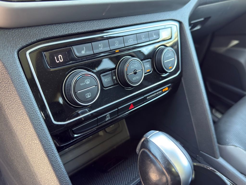 Used 2022 Volkswagen Atlas SEL Premium image 15