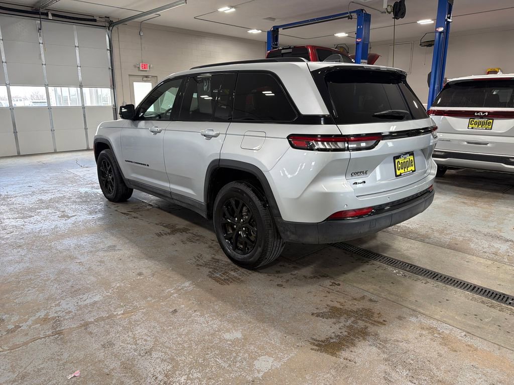 Used 2025 Jeep Grand Cherokee Altitude image 59