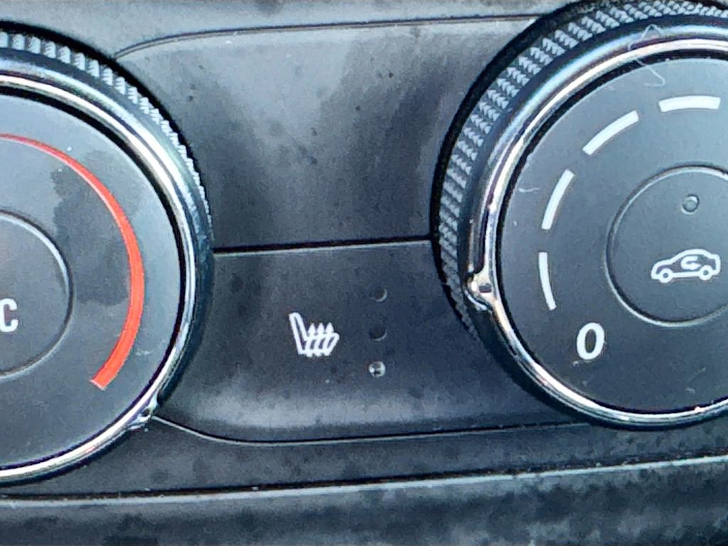 Used 2025 Chevrolet Trax LS w/ LS Convenience Package image 19