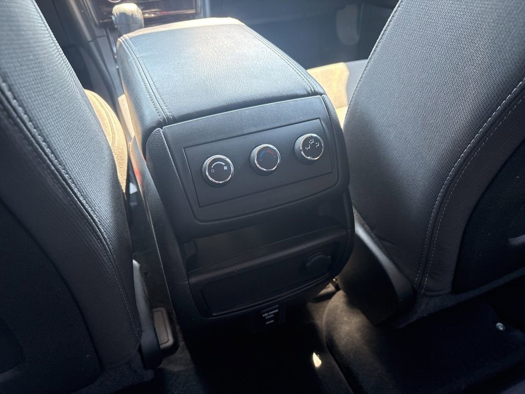 Used 2016 Chevrolet Traverse LT w/ Style and Technology Package FWD image 24