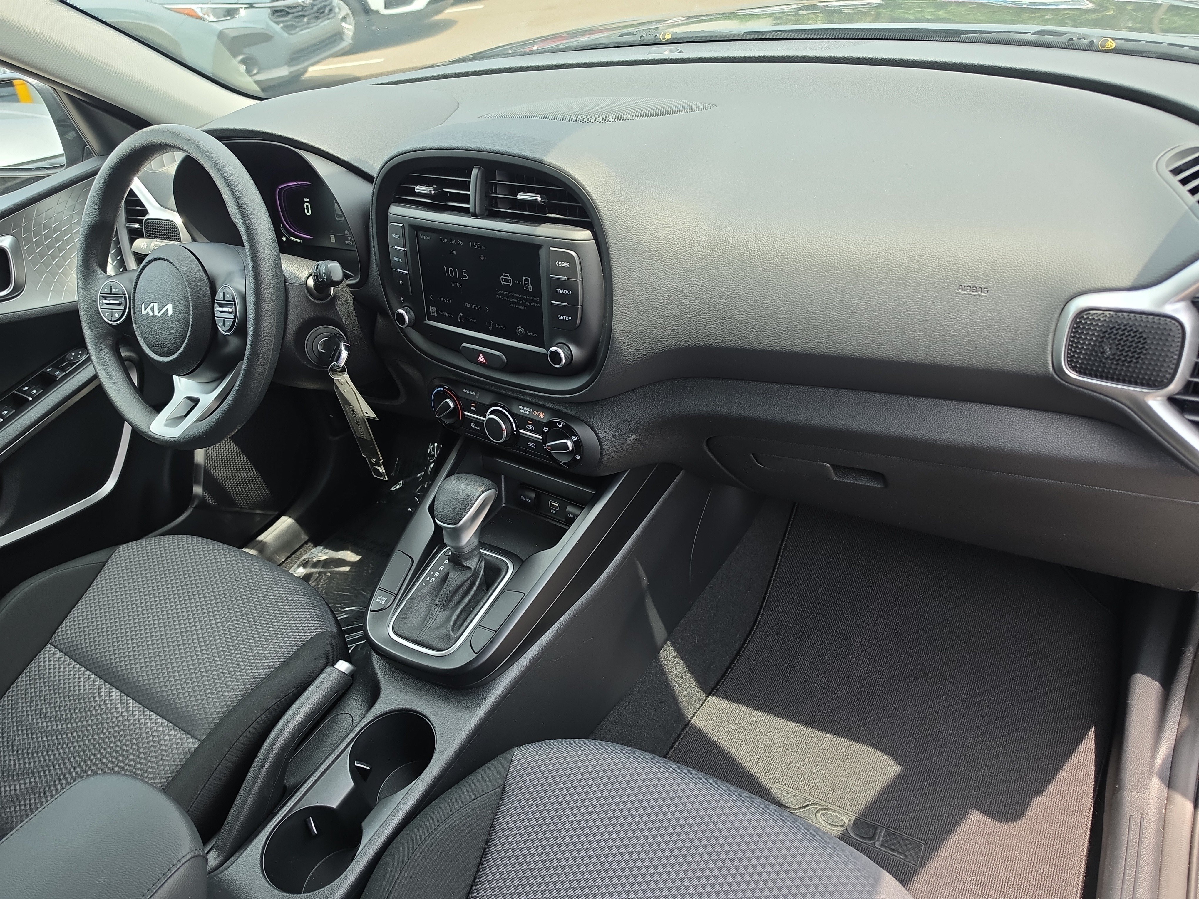 Certified 2025 Kia Soul LX FWD image 11
