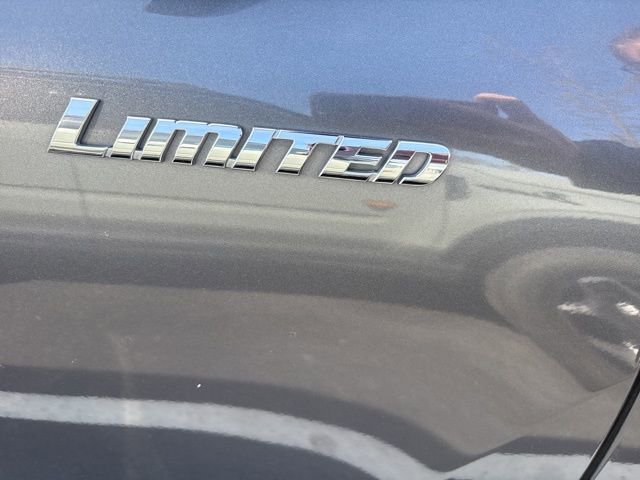 Used 2012 Toyota Highlander Limited w/ Tow Pkg image 4