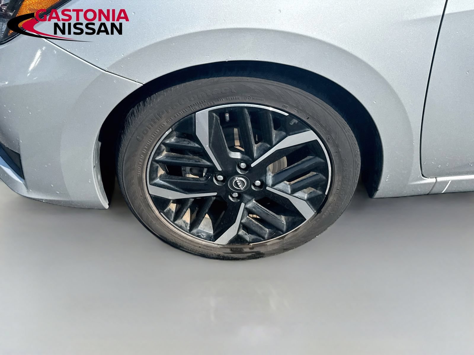 Used 2024 Nissan Versa SR FWD image 38