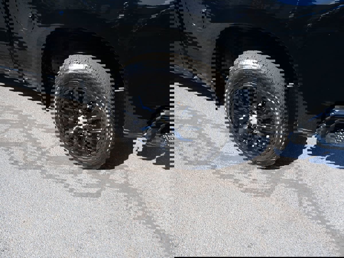 Used 2020 Chevrolet Silverado 1500 Custom w/ Custom Value Package image 32