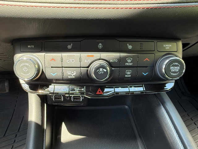 Used 2025 Dodge Durango GT w/ Blacktop Package AWD/4WD image 29
