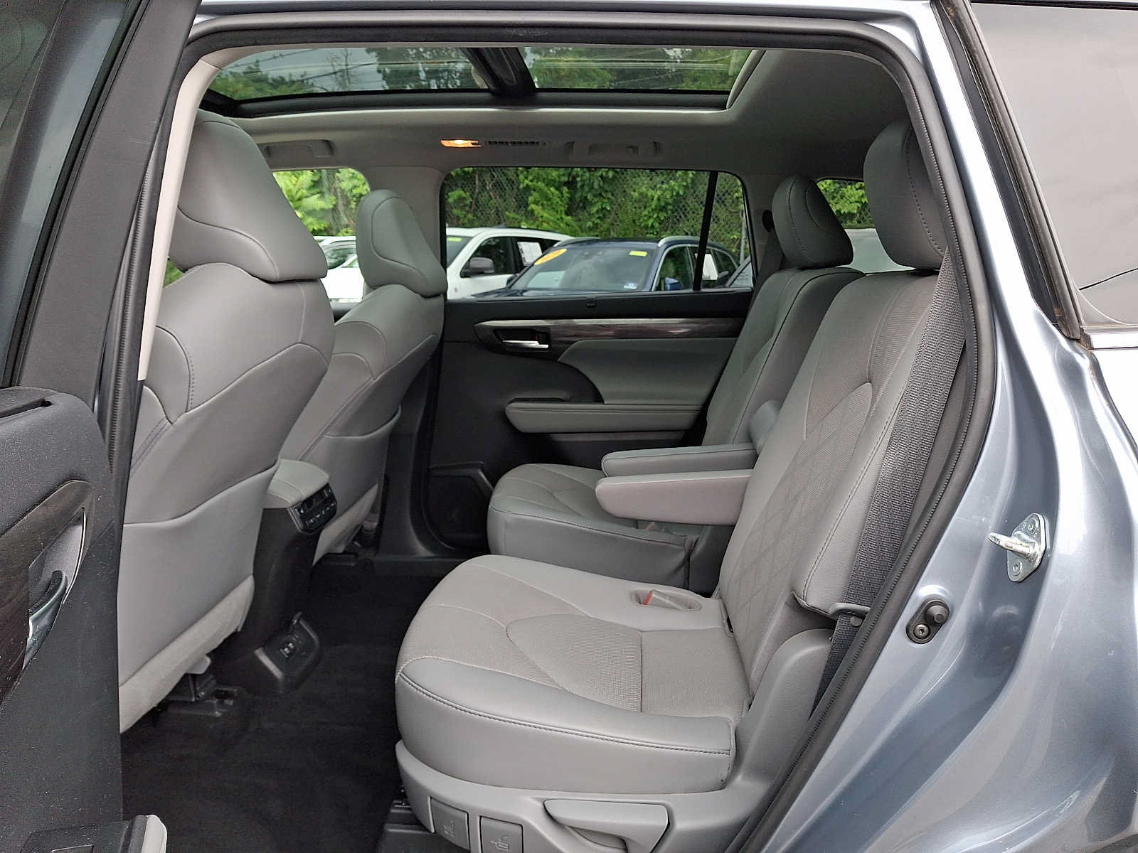 Used 2021 Toyota Highlander Platinum AWD/4WD image 10