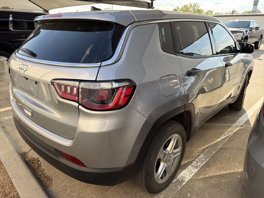 Used 2023 Jeep Compass Sport AWD/4WD image 2