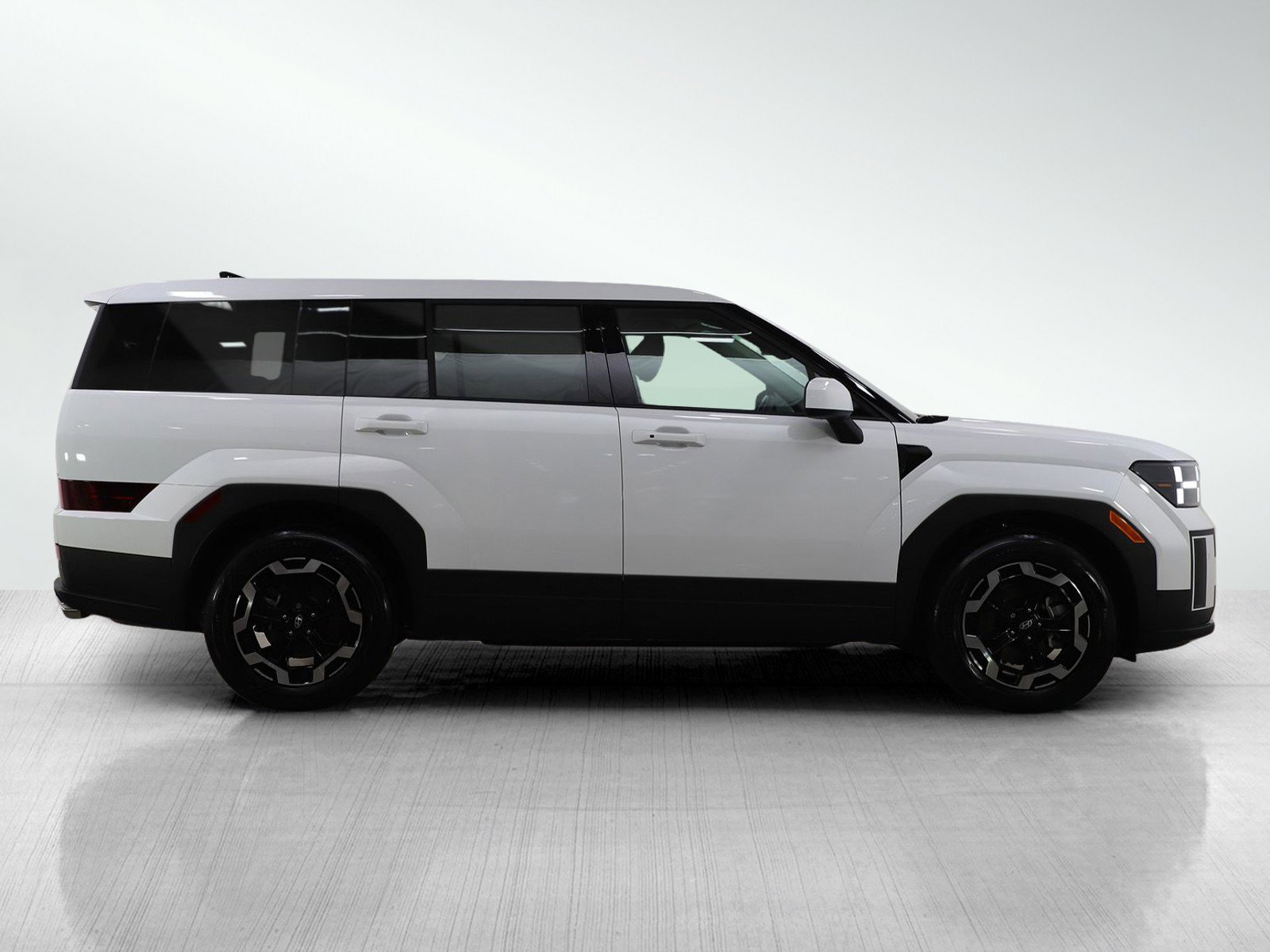 Used 2025 Hyundai Santa Fe SE image 6